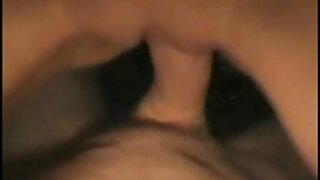 Gà con da xanh tái phim sex vietsub ngắn nhợt bị nhốt đầu trong hộp gỗ