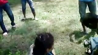 Dễ thương sĩ quan fucks mảnh khảnh tối tóc chó ssexsub cái trong gỗ cứng